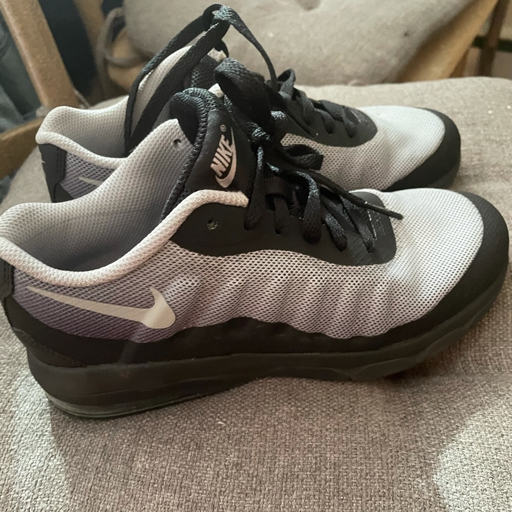 Children’s size unisex Nike air max size 2.5.